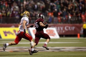 爱游戏app-球迷故事：那些追逐偶像的青春岁月，球迷算不算追星