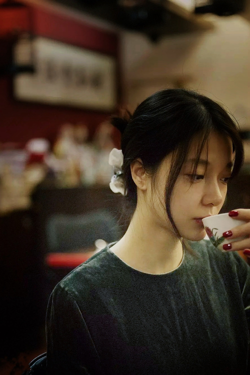 “快艇冲浪：东三叉湖赛场迎来极限水上运动的热潮”