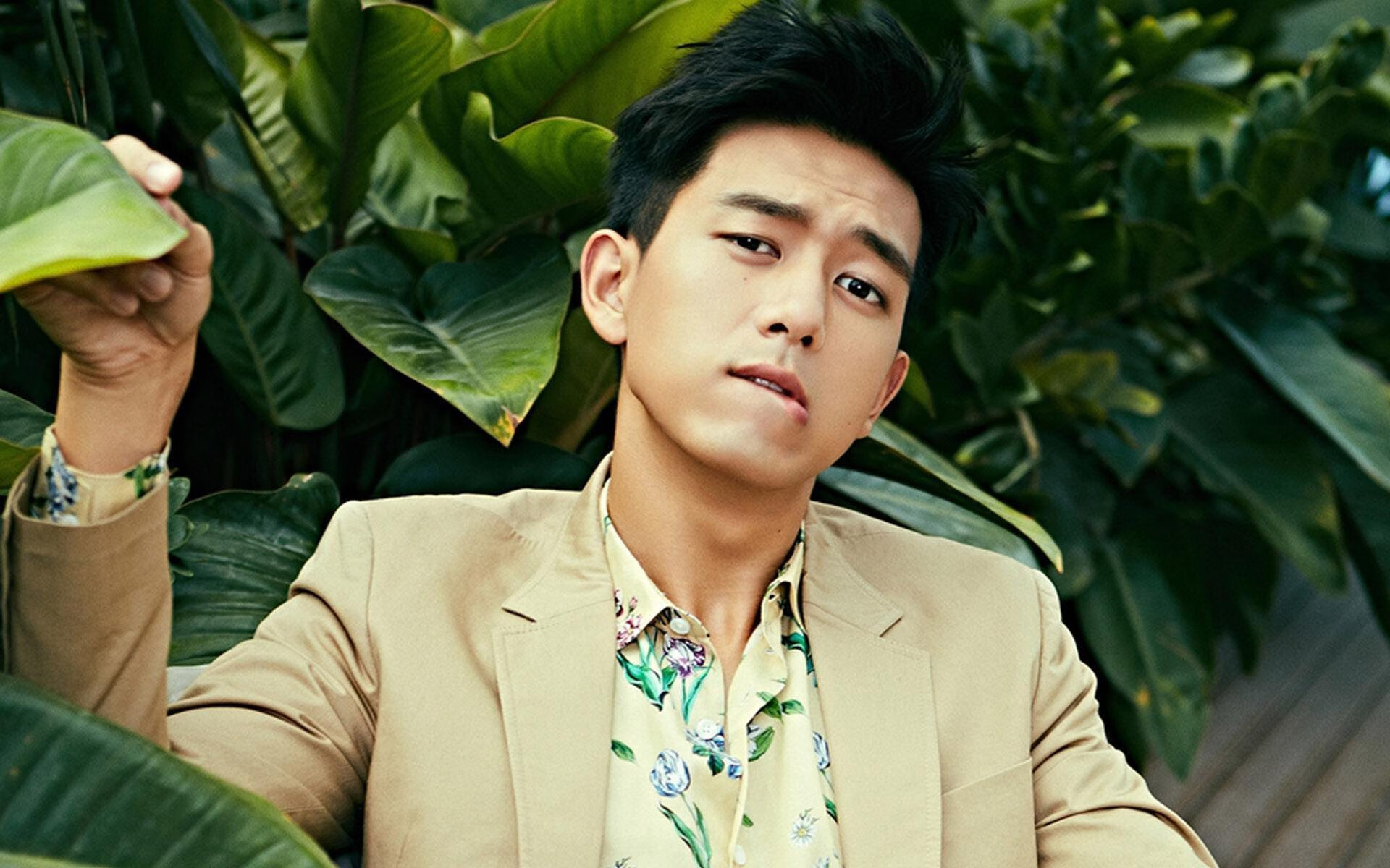 三人协作拉动全队推进节奏，三人配合