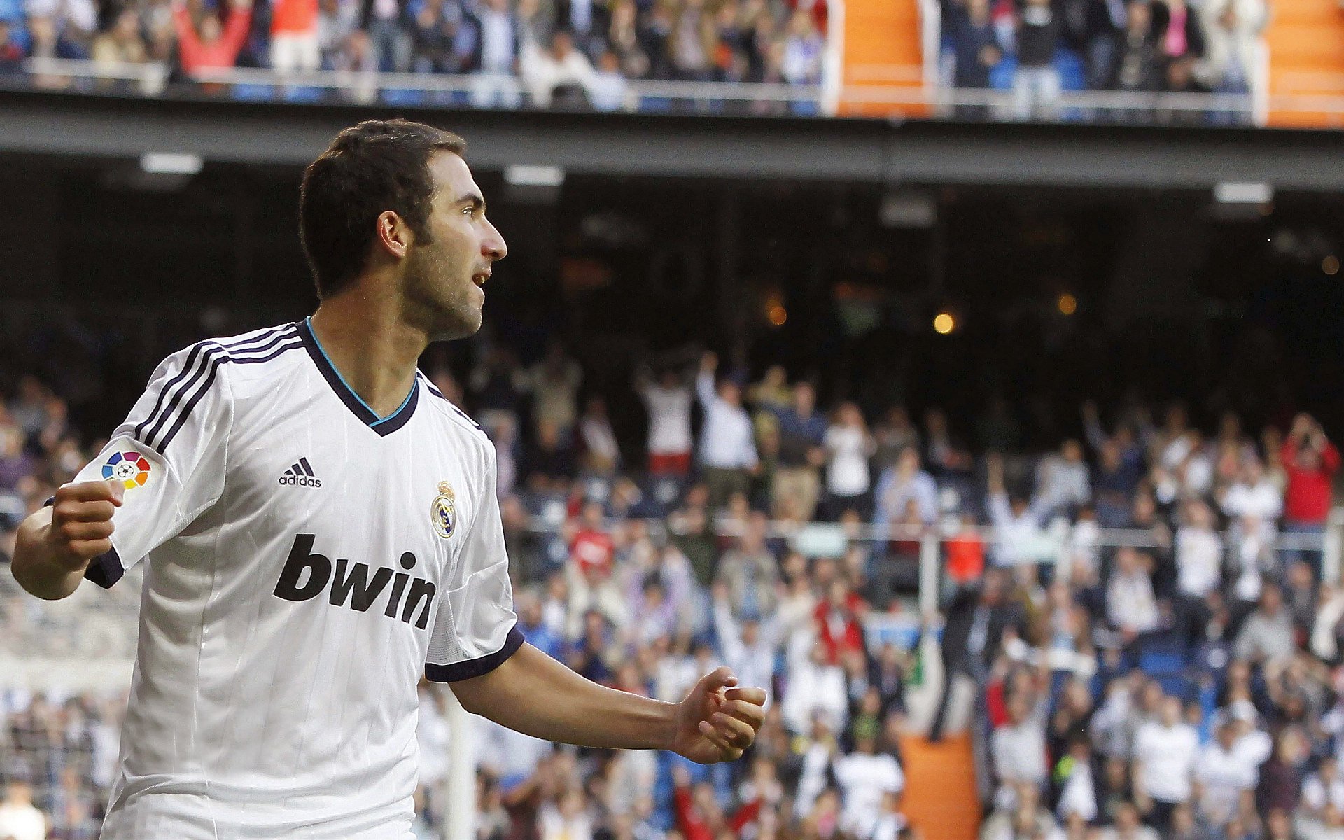 爱游戏综合娱乐-“费尔南多·比亚尔巴的球场统治力，阿根廷美洲狮队的进攻核心”